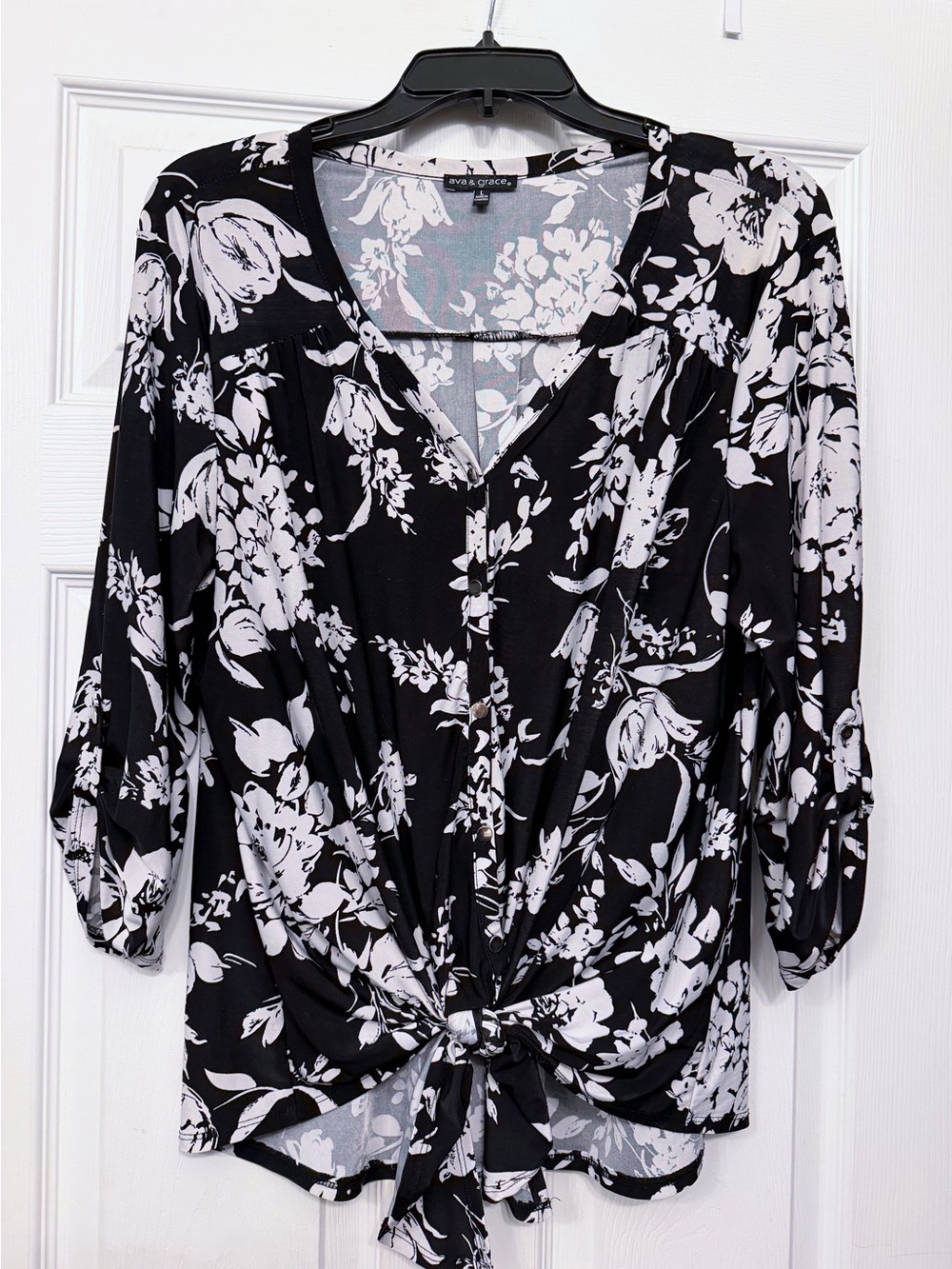 Ava & Grace Black & White Floral Tie-Front Blouse